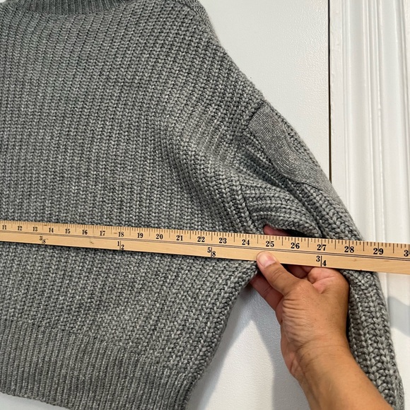 Elizabeth and James Heather Gray Cropped Sweater Sz.‎ M - Picture 9 of 9